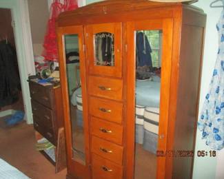 Unique Chifferobe