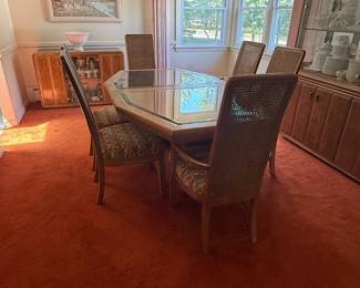 Dining room table with 6 chairs 