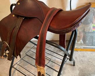 English saddle and girth