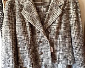 Suit with beautiful buttons
