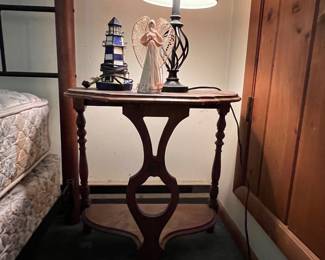 Two matching bedside tables and lamps