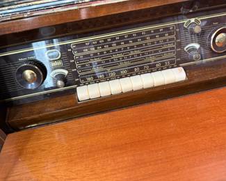 Braun console radio 