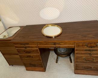 Desk & filing cabinet