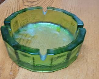 Glass ash tray