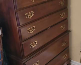 Chest of drawers 