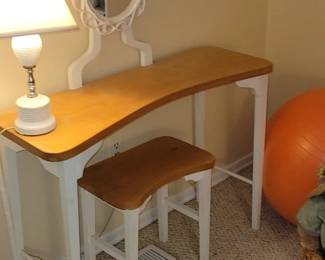 Make up table
