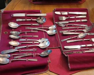 William and Rodgers flatwear set