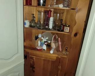 Corner cabinet