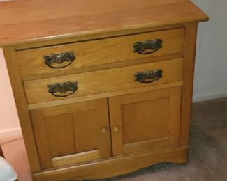 Anti end table with storage