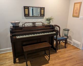 Upright Piano, Close Up