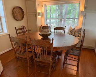 Table and chairs pictured - Nothing else in this space is available.