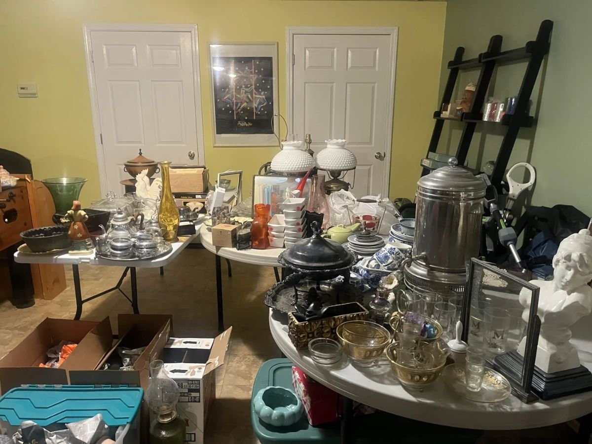 Vintage kitchenware/cookware, including serving dishes, china, glass vases, and decorative bowls/artwork