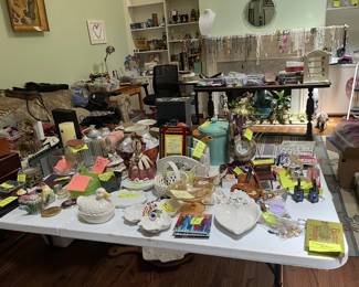 another view of main room with decorative/keepsake boxes, dishes, trays, vintage compacts/mirrors, candles