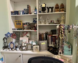 Judaica, jewelry, decorative figurines, picture frames