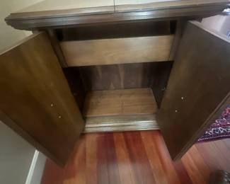 Buffet cabinet (open)