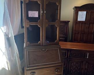 Secretary/Hutch