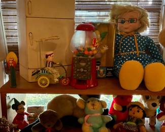 Vintage toy refrigerator, wind up toys