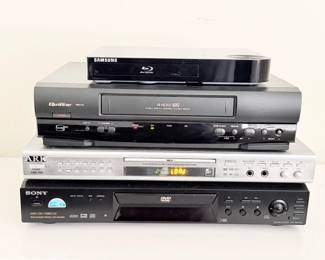 112 SamsungARKSonyCDPlayerQuasarVHSPlayer