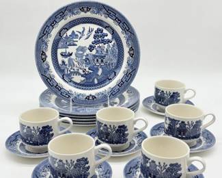 24 ChurchillBlueWillowDinnerPlatesTeacupsSaucers