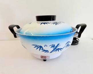 103 VintageInternationalElectricChafingDish