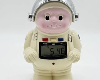 138 VintageAstronautDigitalAlarmClock