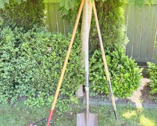 75 BroomShovelRake