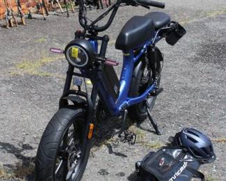 Blue Juiced Bike Scorpion X Electric Bike Lightly used in great condition,