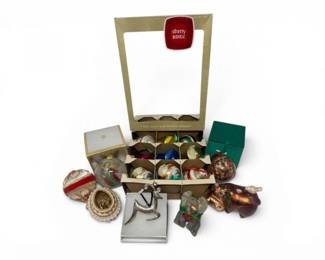 189 VintageChristmasOrnamentsHolidayDecorAssortment