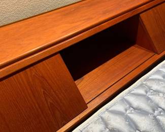 Queen Platform Bed In
