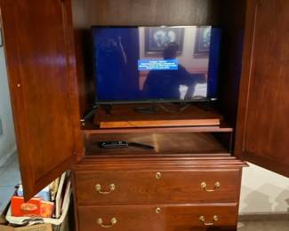 Entertainment Dresser With Vizio TV