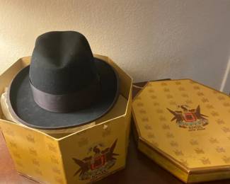 Ladies Vintage Knox New York Felt Hat