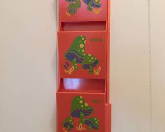 Mushroom letter and note organizer