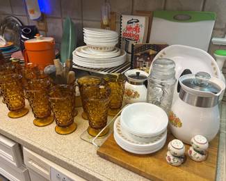 Amber glass iced tea glasses, Butterfly Gold Corningware, retro kitchen, vintage Tupperware