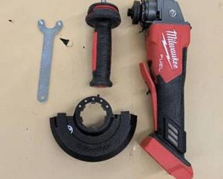 Milwaukee M18 FUEL grinder