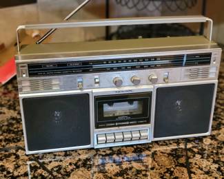 1980s Realistic SCR-25 Boom Box