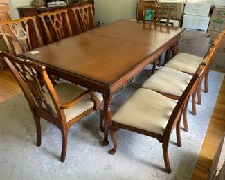 006 Traditional Styled Large Dining Table And 8 Chairs