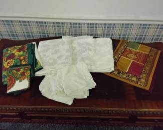 Small Lot Of Contemporary Table Linens