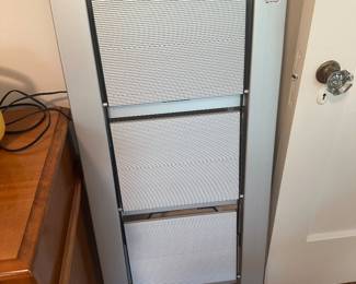 Frontgate folding stepladder
