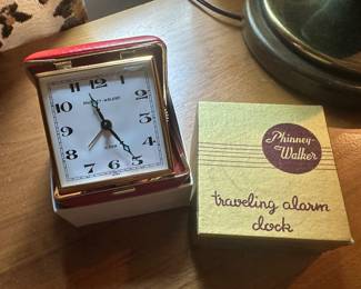 Travel alarm clock