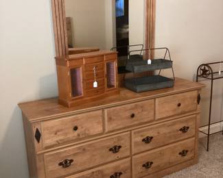 Solid Wood Western-style Dresser with Mirror