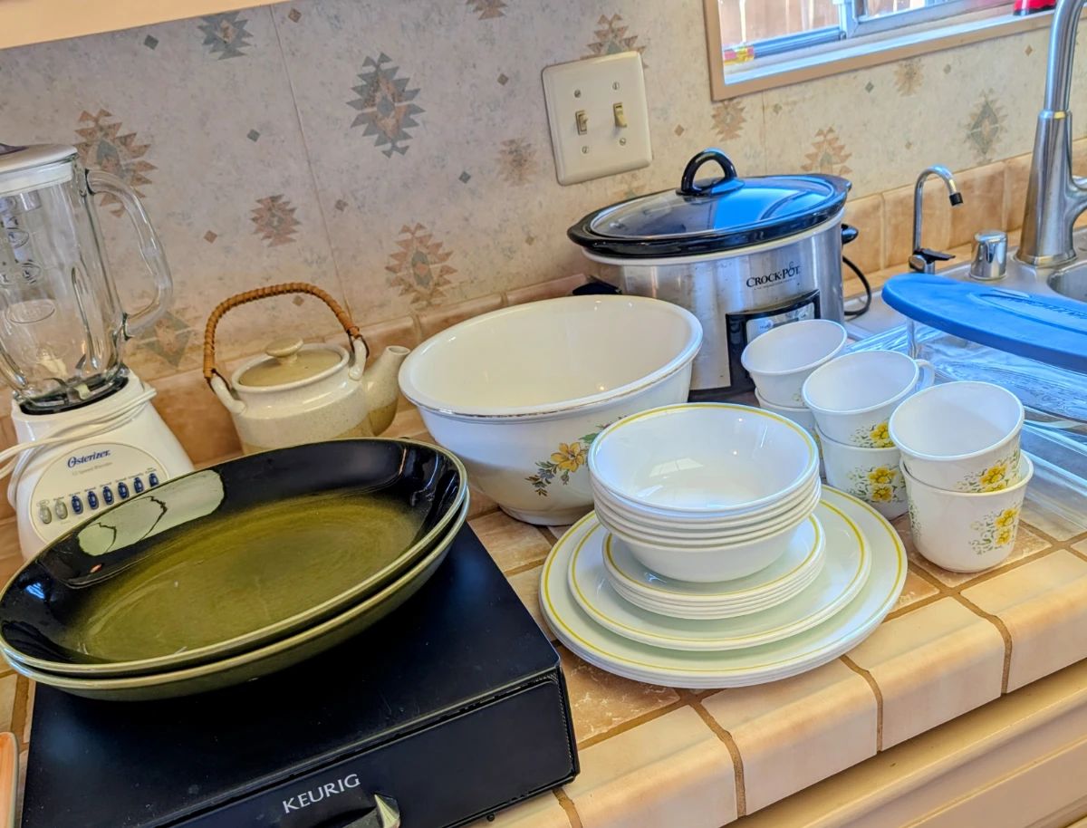 Dish set, kitchen appliances