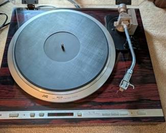 JVC QL-Y5F quartz-locked turntable