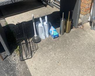 Toilet brushes
