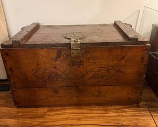 Hunter 1886 Limited Edition Wooden Pine Chest with Glass Top