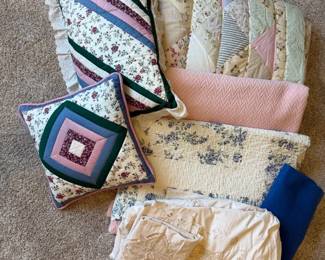 Vintage Cottage Quilt Bedding Linens Collection with Decorative Pillows Charming mixed lot of vin
