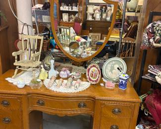 Vintage Thomasville company, vanity with mirror brass stamp left hand drawer