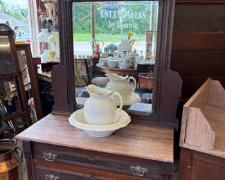 Does not have the side candlestands