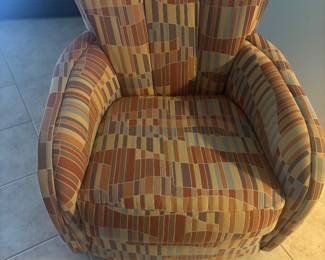 UPHOLSTERED SWIVEL CHAIR