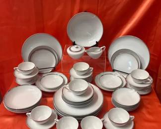 Set Of 7 Place Sets Contour China By Candlelight