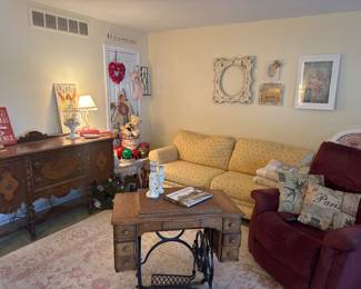 overview of the neat things in living room 